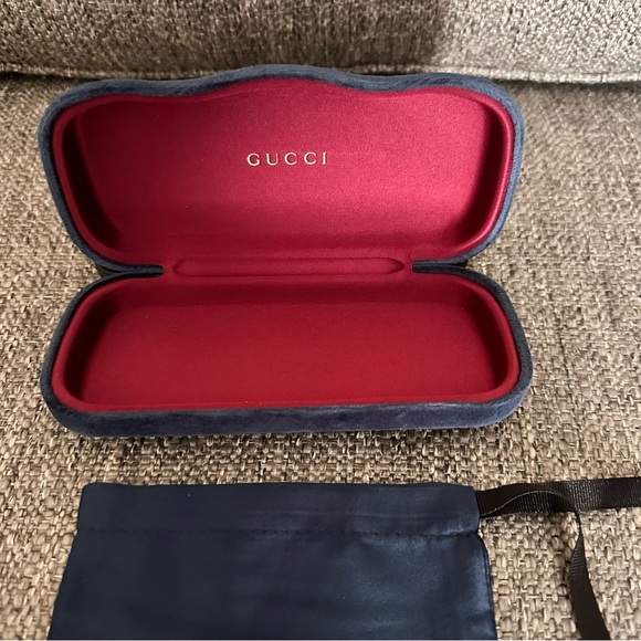 EUC Gucci OVERSIZED lightly used case and pouch in blue suede - Picture 2 of 5